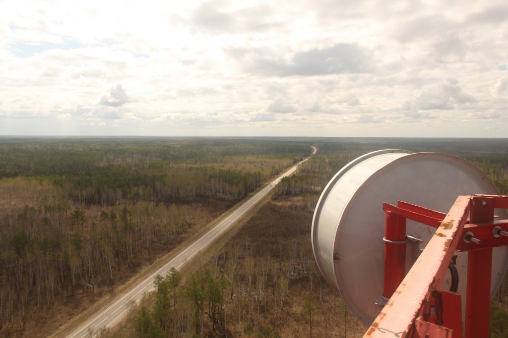 Prise de vue en haut d'une antenne téléphonique. Je viens de là...