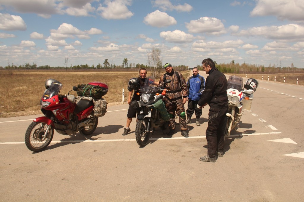 Des bikers russes qui m'offrent une belle plaque de choc!