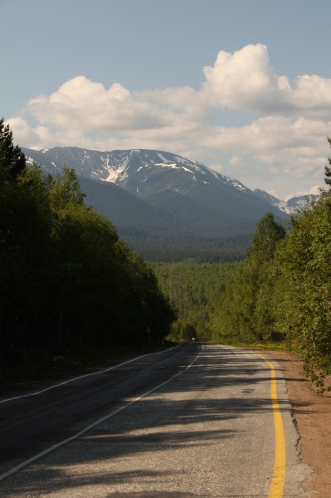 Les montagnes se profilent