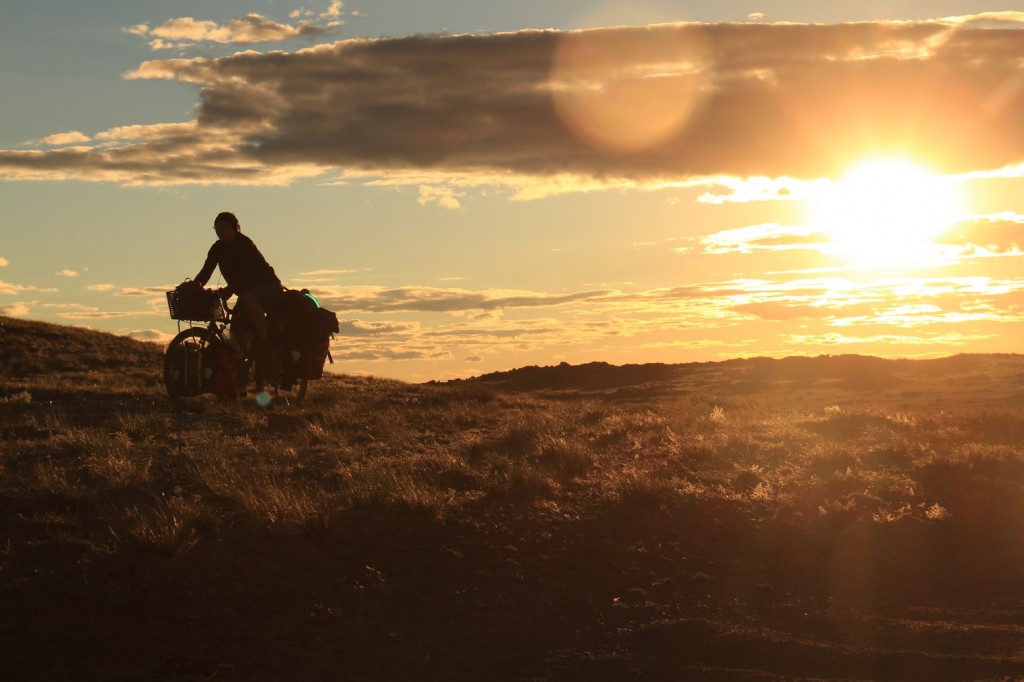 Le soleil se couche et nous, nous n'allons pas tarder